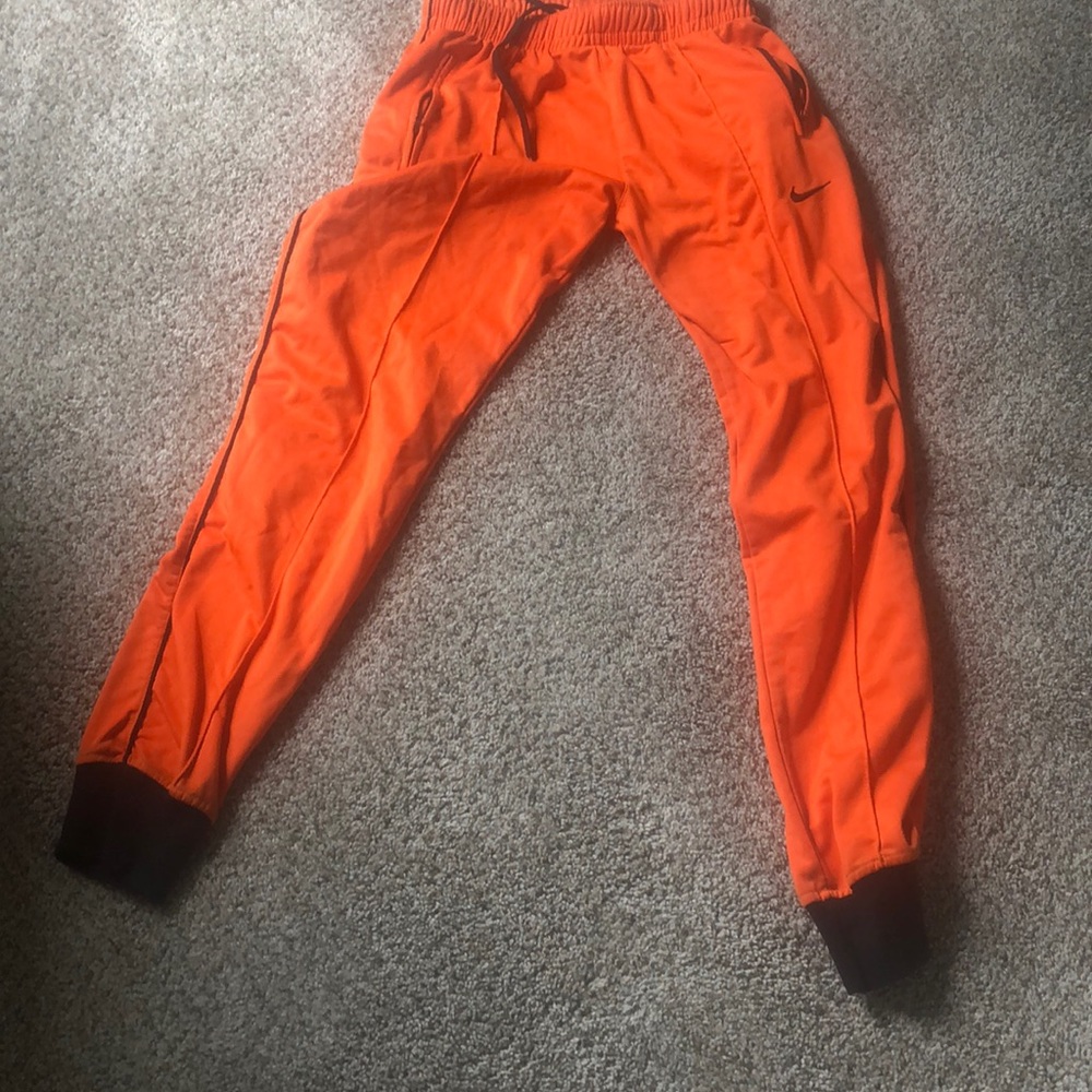 Nike sweatpants tapered xl fits like a large